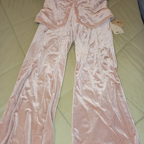 Shein MOTF velvet 2pc best and flare pant - Picture 1 of 3